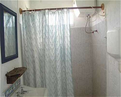 bano.jpg - Baño privado en cada habitación, termofón eléctrico.